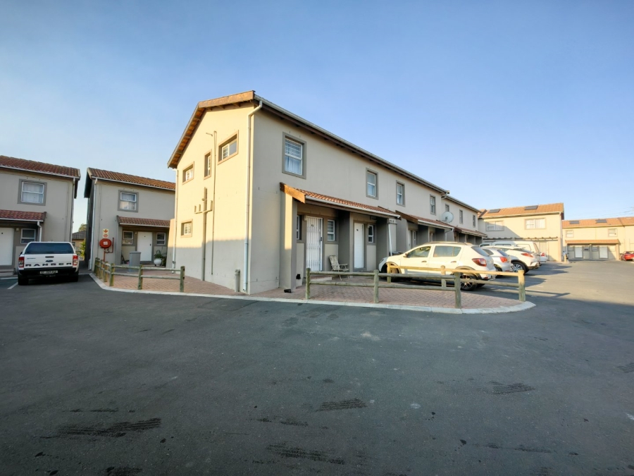 2 Bedroom Property for Sale in Stratford Green Western Cape